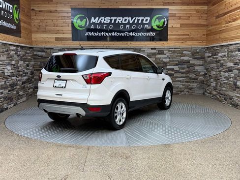 Used 2019 Ford Escape SE image 9