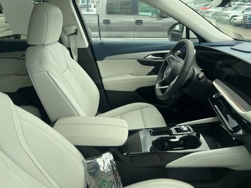 Used 2025 Buick Envision Avenir AWD/4WD image 19