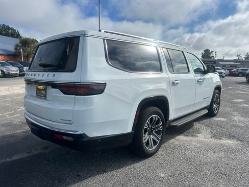 Used 2024 Jeep Wagoneer L Series II RWD image 3