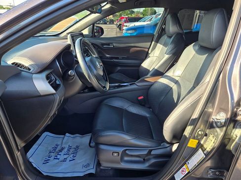 Used 2019 Toyota C-HR Limited FWD image 14