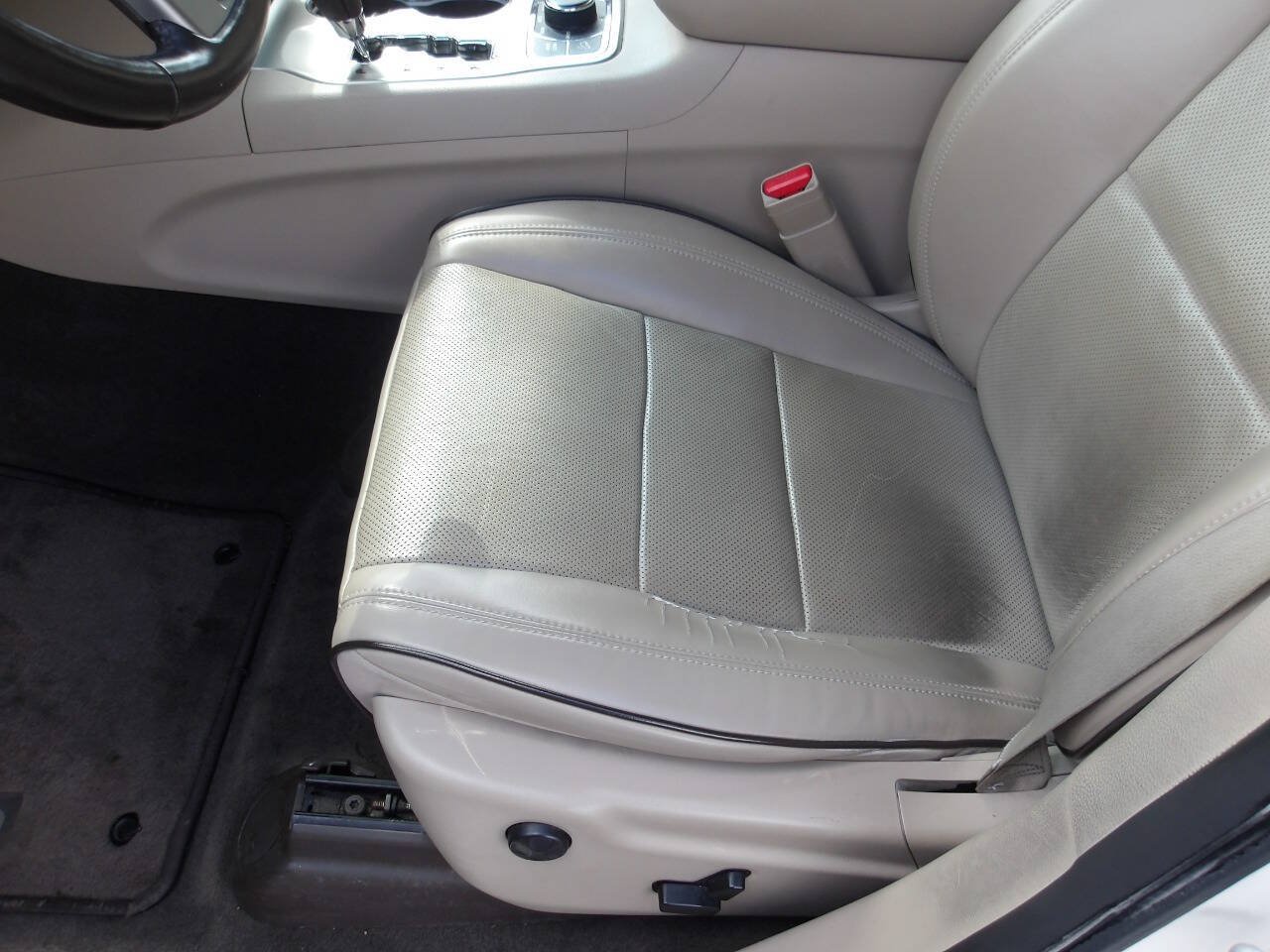 Used 2011 Jeep Grand Cherokee Overland AWD/4WD image 22