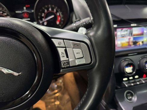 Used 2018 Jaguar F-TYPE Coupe image 27