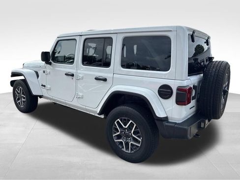 Used 2025 Jeep Wrangler Unlimited Sahara AWD/4WD image 3