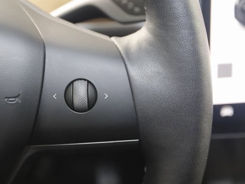 Used 2025 Tesla Model Y Long Range image 38