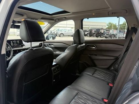 Used 2022 Nissan Rogue Platinum w/ Head-Up Display Package AWD/4WD image 18