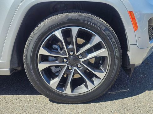 Used 2022 Jeep Grand Cherokee L Overland w/ Advanced Protech Group III AWD/4WD image 10
