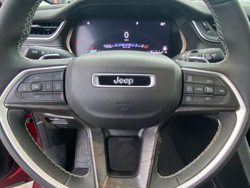 Used 2023 Jeep Grand Cherokee Limited w/ Luxury Tech Group II image 17