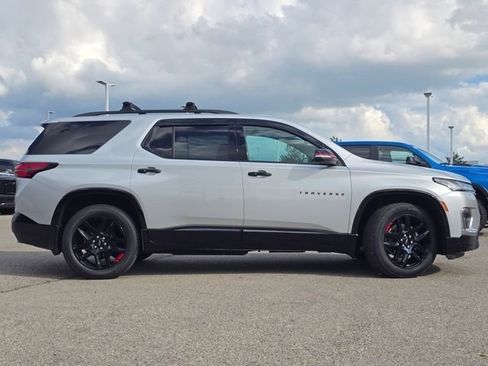 Used 2022 Chevrolet Traverse Premier w/ Redline Edition AWD/4WD image 32