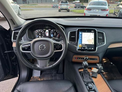 Used 2021 Volvo XC90 T6 Momentum w/ Climate Package image 16