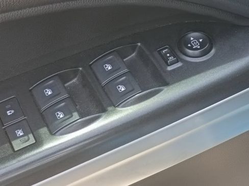 Used 2022 Chevrolet Colorado LT RWD image 21
