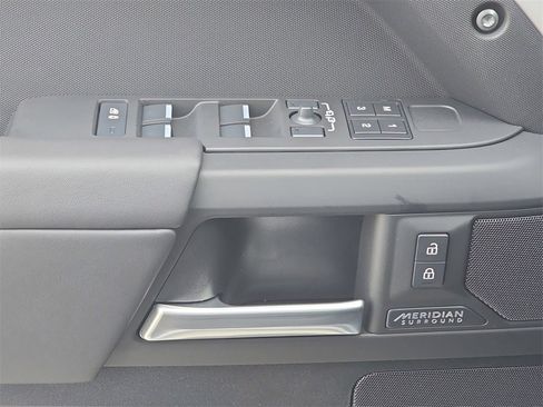 New 2026 Land Rover Defender 110 X-Dynamic SE image 28