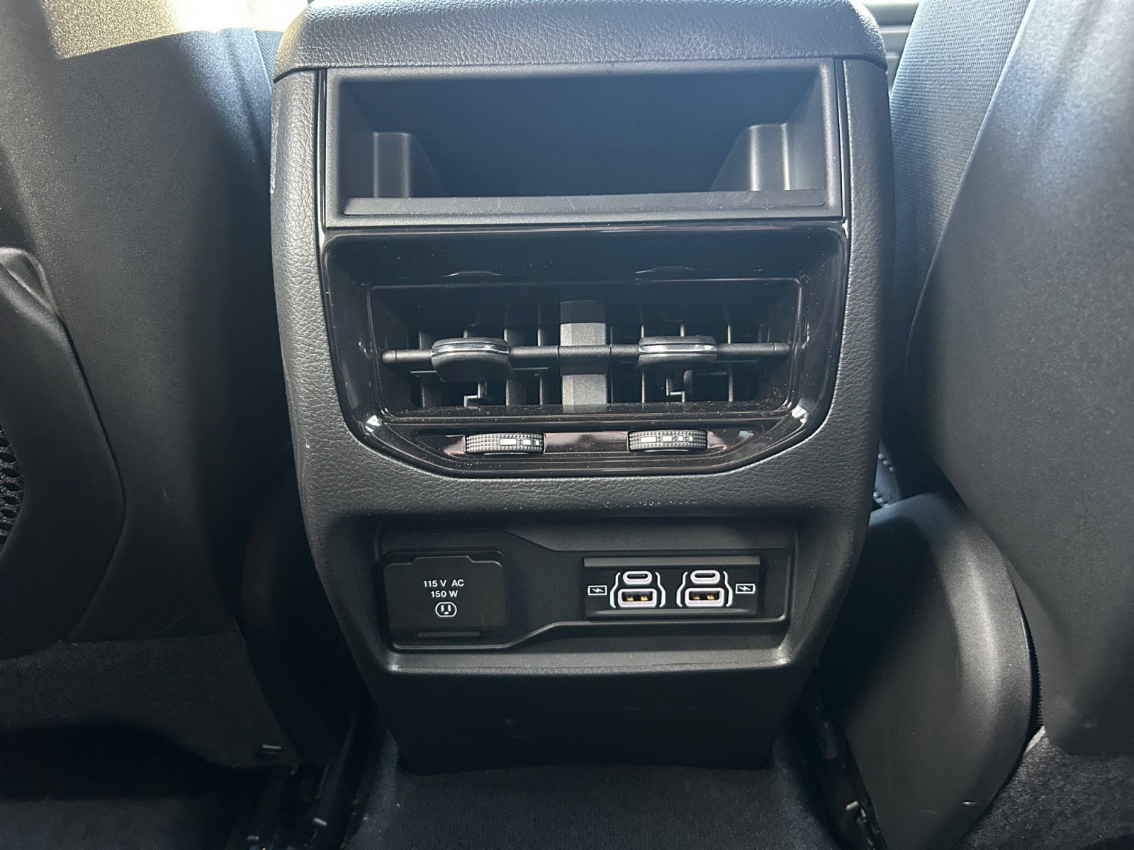Used 2025 Jeep Grand Cherokee Altitude AWD/4WD image 24