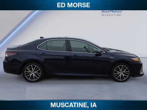 Used 2021 Toyota Camry XLE w/ Navigation Upgrade Package image 6