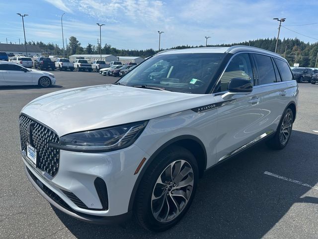 Used 2025 Lincoln Aviator Reserve AWD/4WD image 6