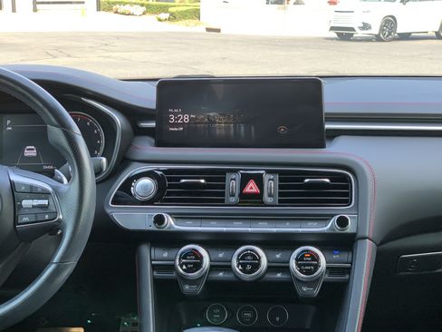Used 2022 Genesis G70 3.3T RWD image 31