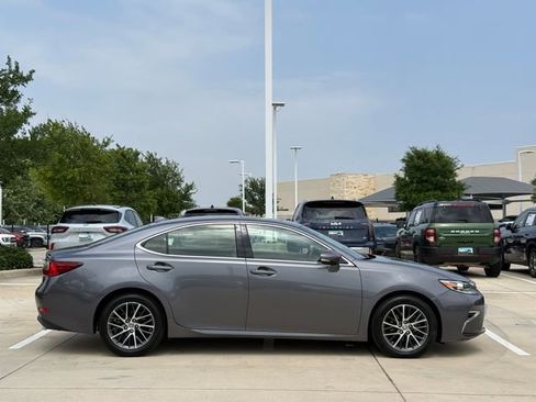 Used 2017 Lexus ES 350 w/ Luxury Package FWD image 5