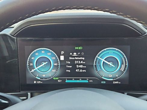 Used 2025 Hyundai Elantra Limited image 29