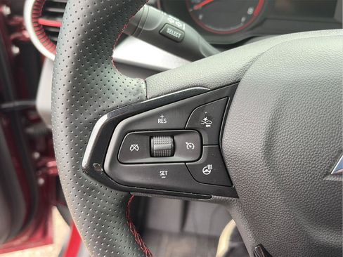 Used 2024 Chevrolet Trax RS FWD image 24