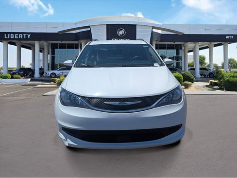 Used 2021 Chrysler Voyager Lxi image 8