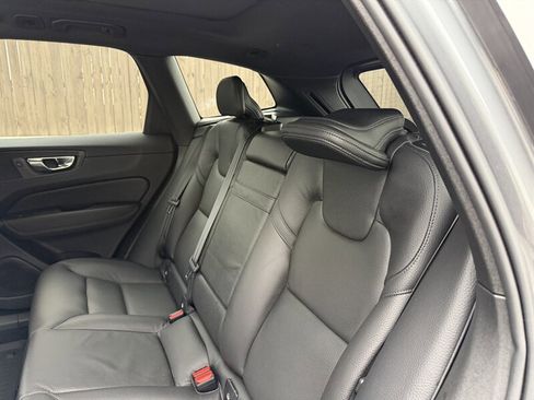 Used 2020 Volvo XC60 T5 Momentum image 24