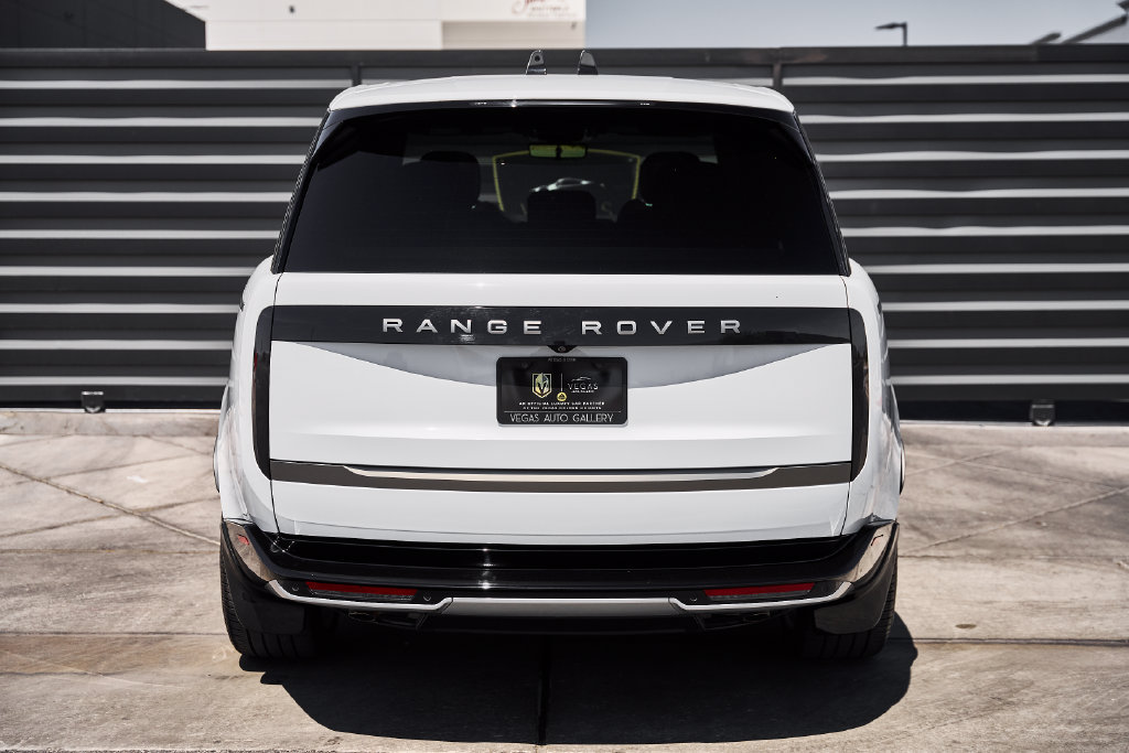 Used 2025 Land Rover Range Rover SE AWD/4WD image 12