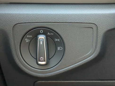 Certified 2023 Volkswagen Atlas SE FWD image 28