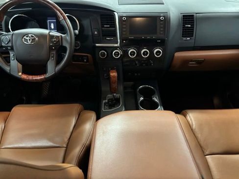 Used 2021 Toyota Sequoia Platinum AWD/4WD image 11