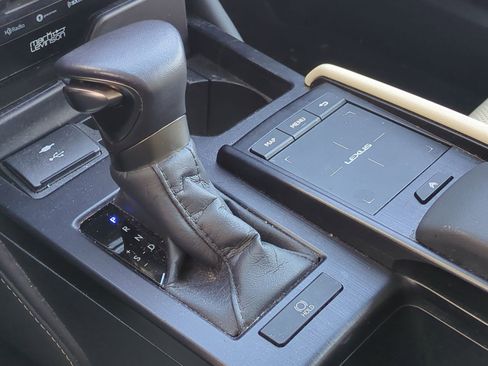 Used 2022 Lexus ES 350 Ultra Luxury w/ Accessory Package 2 image 24