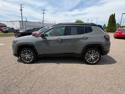 Used 2022 Jeep Compass Limited w/ Elite Group AWD/4WD image 2