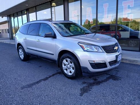 Used 2017 Chevrolet Traverse LS image 2