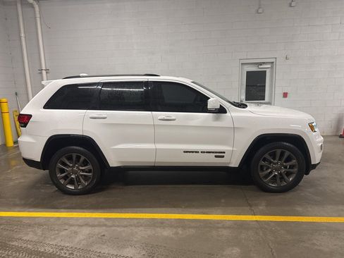 Used 2016 Jeep Grand Cherokee Limited 75th Anniversary image 8
