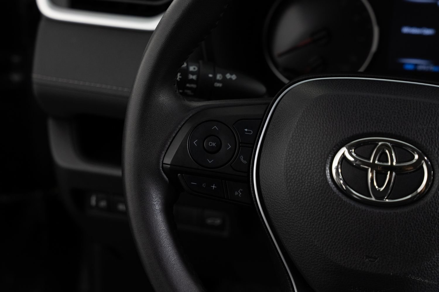 Used 2022 Toyota RAV4 XLE Premium AWD/4WD image 30