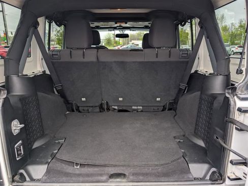 Used 2018 Jeep Wrangler Unlimited Sport S AWD/4WD image 19
