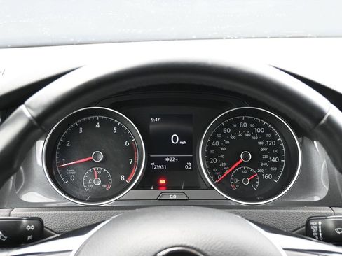 Used 2018 Volkswagen Golf S image 49