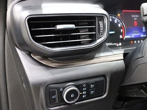 Used 2024 Ford Explorer Limited AWD/4WD image 19