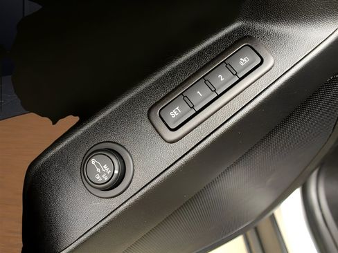 Used 2019 Chevrolet Equinox Premier image 12