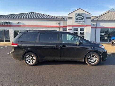 Used 2014 Toyota Sienna XLE w/ Entertainment Package image 11