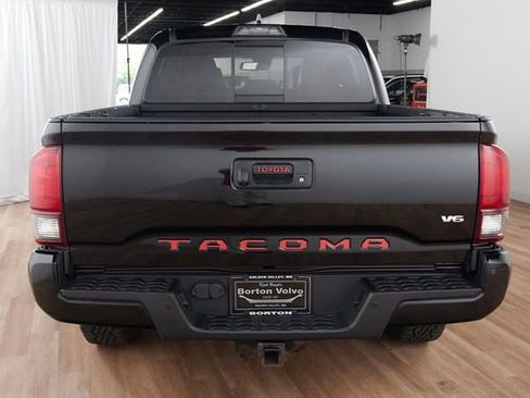Used 2019 Toyota Tacoma TRD Off-Road w/ TRD Premium Off Road Package AWD/4WD image 4