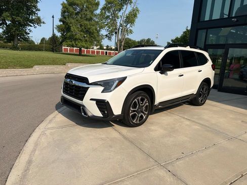 Used 2024 Subaru Ascent Touring AWD/4WD image 3