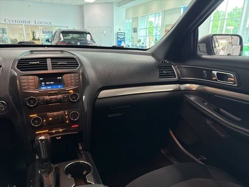 Used 2018 Ford Explorer XLT AWD/4WD image 22