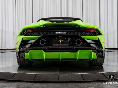 Used 2021 Lamborghini Huracan EVO RWD image 18