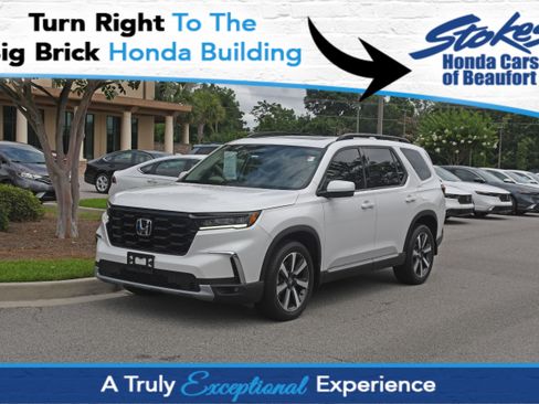 Used 2023 Honda Pilot Touring image 1
