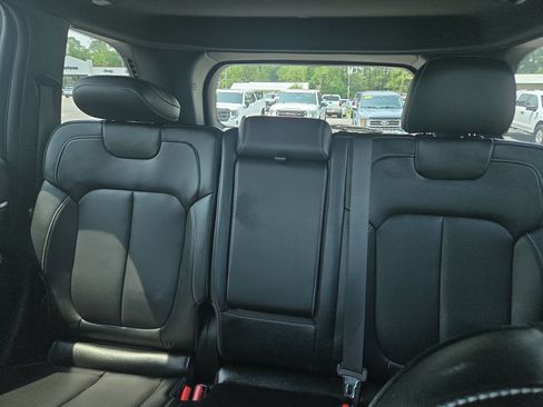 Used 2024 Jeep Grand Cherokee Limited w/ Luxury Tech Group II RWD image 17