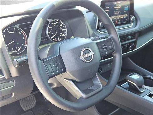 Used 2025 Nissan Rogue S FWD image 9