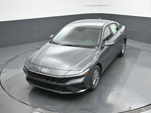 New 2026 Hyundai Elantra SE image 17