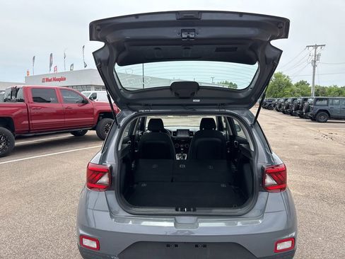 Used 2021 Hyundai Venue SE FWD image 22