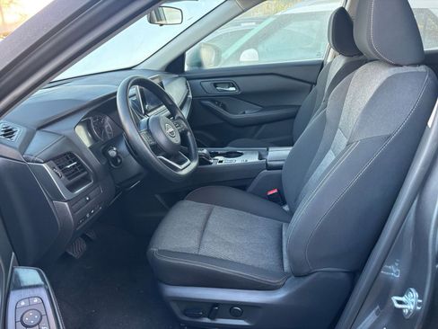 Used 2024 Nissan Rogue SV image 27