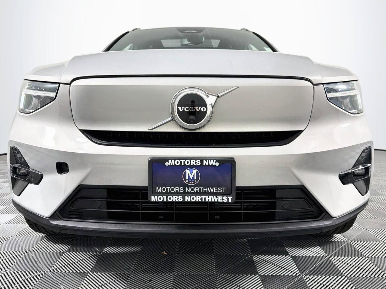 Used 2023 Volvo XC40 Recharge Plus AWD/4WD image 3