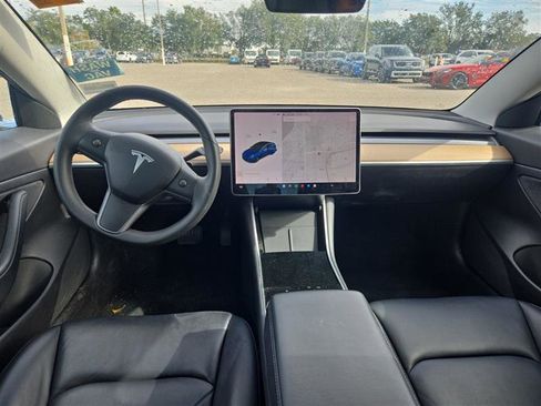 Used 2020 Tesla Model 3 Standard Range Plus image 9