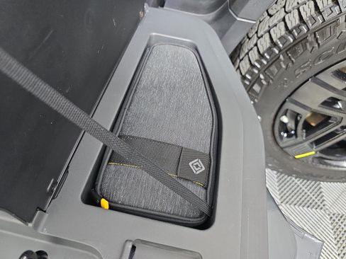 Used 2022 Rivian R1T Adventure AWD/4WD image 32